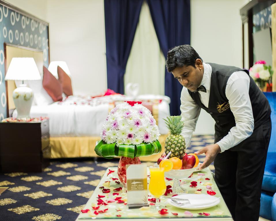 Rest Night Serviced Apartments- Alhamra Ер-Ріяд Екстер'єр фото A room service attendant at work