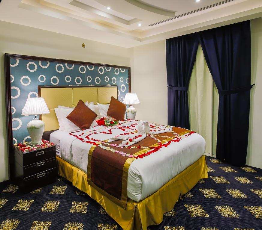 Rest Night Serviced Apartments- Alhamra Ер-Ріяд Екстер'єр фото A bedroom in a hotel