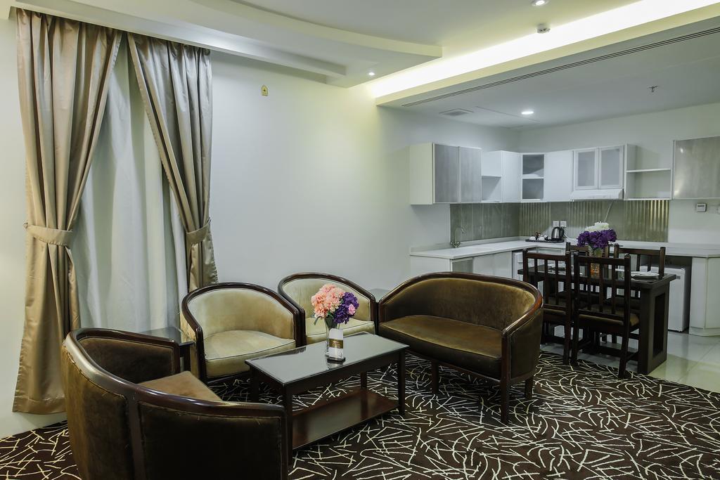 Rest Night Serviced Apartments- Alhamra Ер-Ріяд Екстер'єр фото A living room in a typical apartment