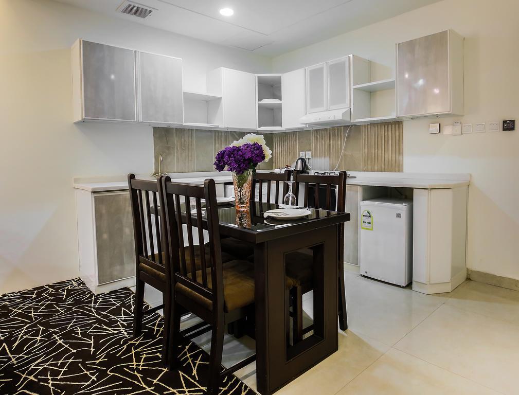 Rest Night Serviced Apartments- Alhamra Ер-Ріяд Екстер'єр фото A kitchen in a serviced apartment in Cairo, Egypt