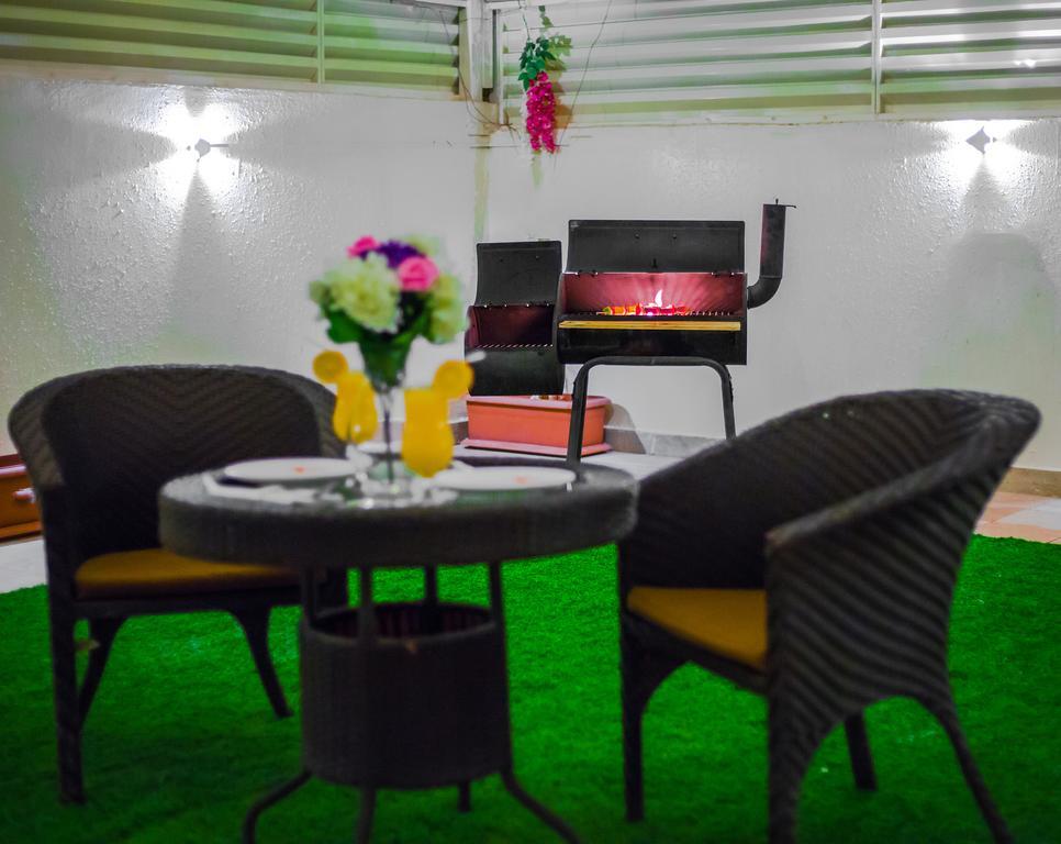 Rest Night Serviced Apartments- Alhamra Ер-Ріяд Екстер'єр фото A barbecue in a hotel