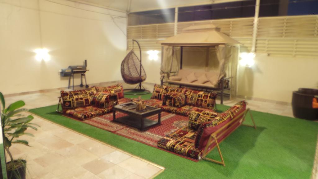 Rest Night Serviced Apartments- Alhamra Ер-Ріяд Екстер'єр фото A majlis in a hotel in Dubai